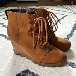 Women’s size 12 Sorel wedge boots